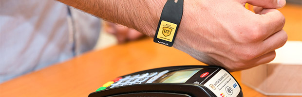 Premiera in Romania: BT lanseaza bratara contactless