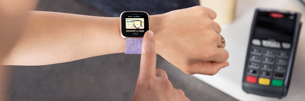 Fitbit Pay, disponibil acum si in Romania pentru clientii Bancii Transilvania