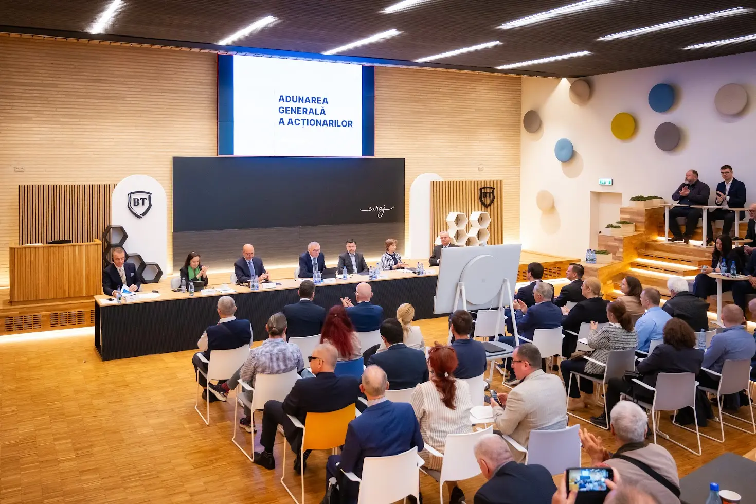 Care este calendarul de comunicare financiară BT în 2026