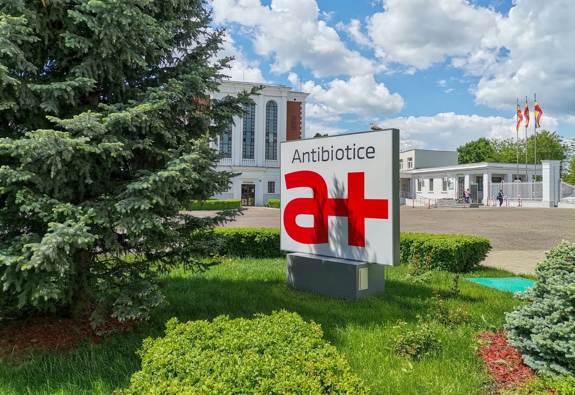 Banca Transilvania susține planurile investiționale ale companiei Antibiotice cu 67 de milioane de euro