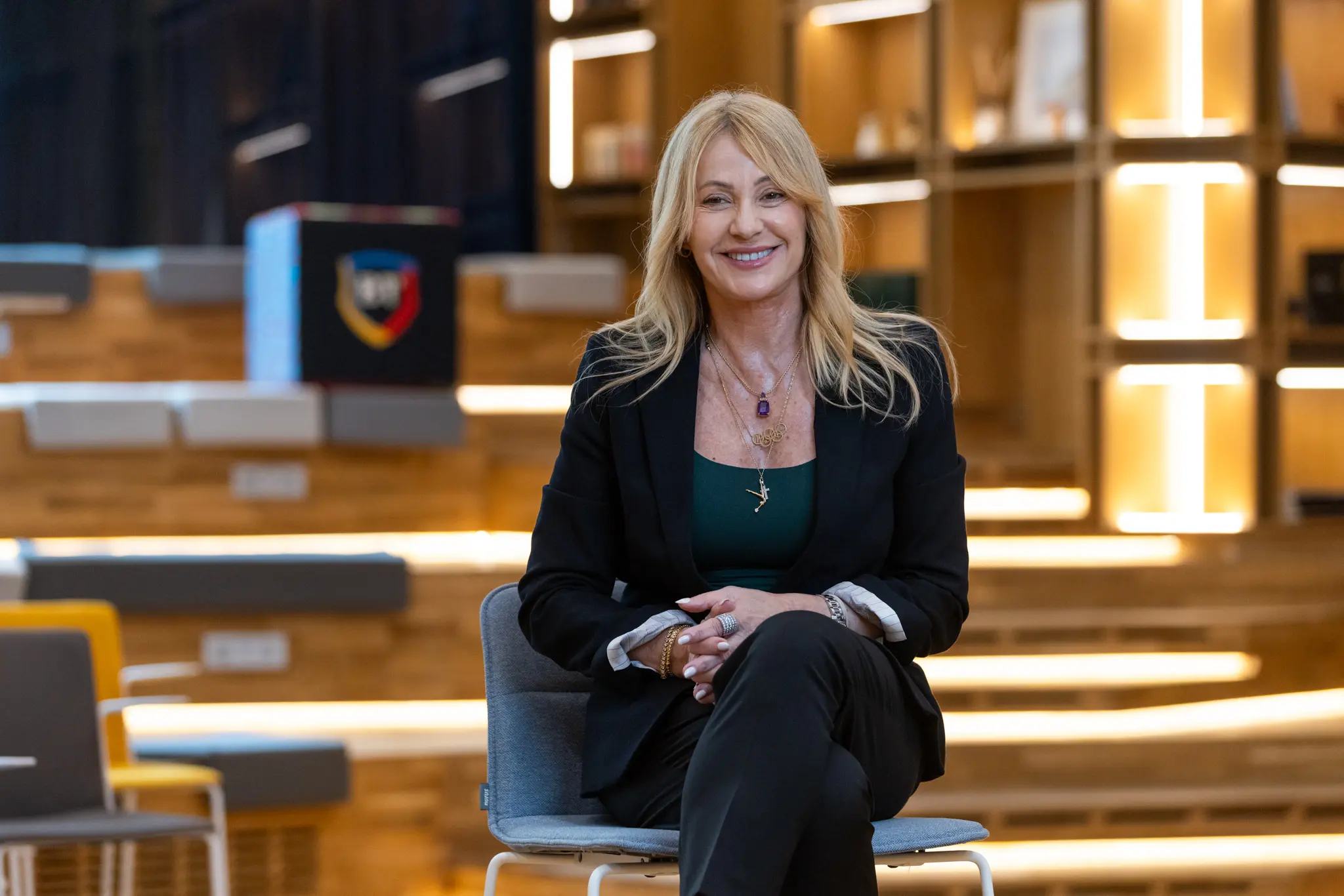 Nadia Comăneci, în vizită la Banca Transilvania